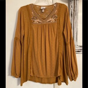 Knox Rose Long Sleeve With Lace & Floral Embroidery Accents Top Sz M